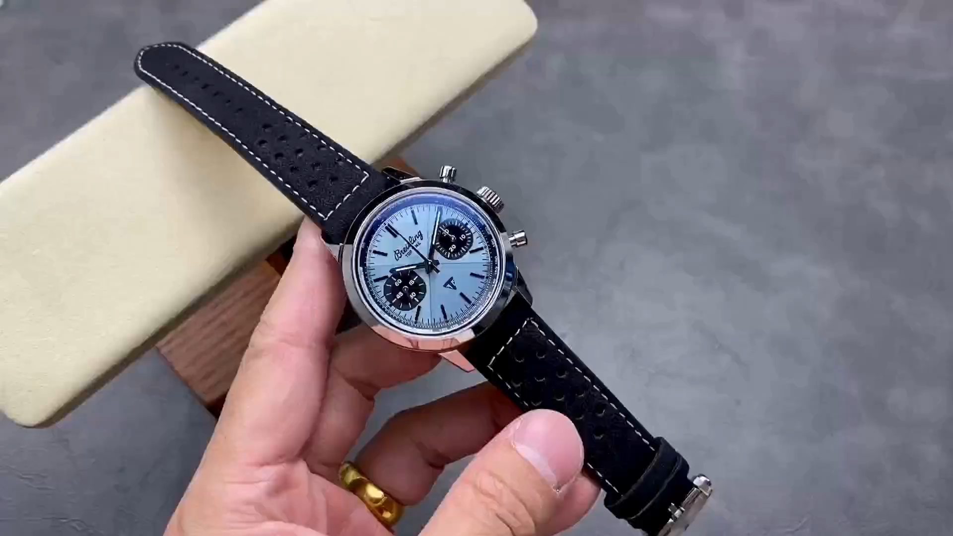 Breitling Top Time B01 Triumph Ice-Blue Dial 41mm AB017641C1X1 1:1 Clone Watch