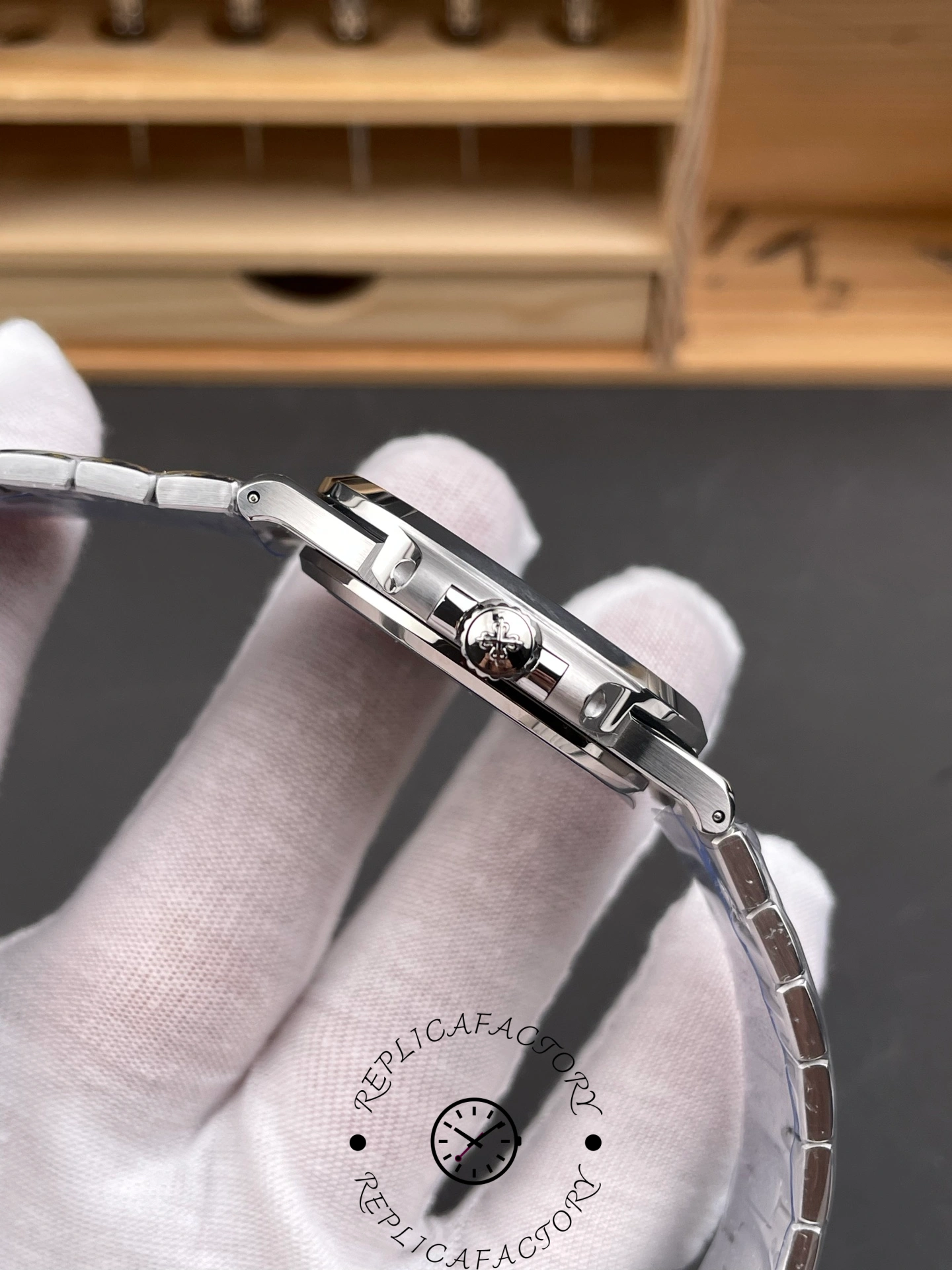 Patek Philippe Nautilus Self Winding Watch 5811 1G 001 Replica Watch - Replica Factory