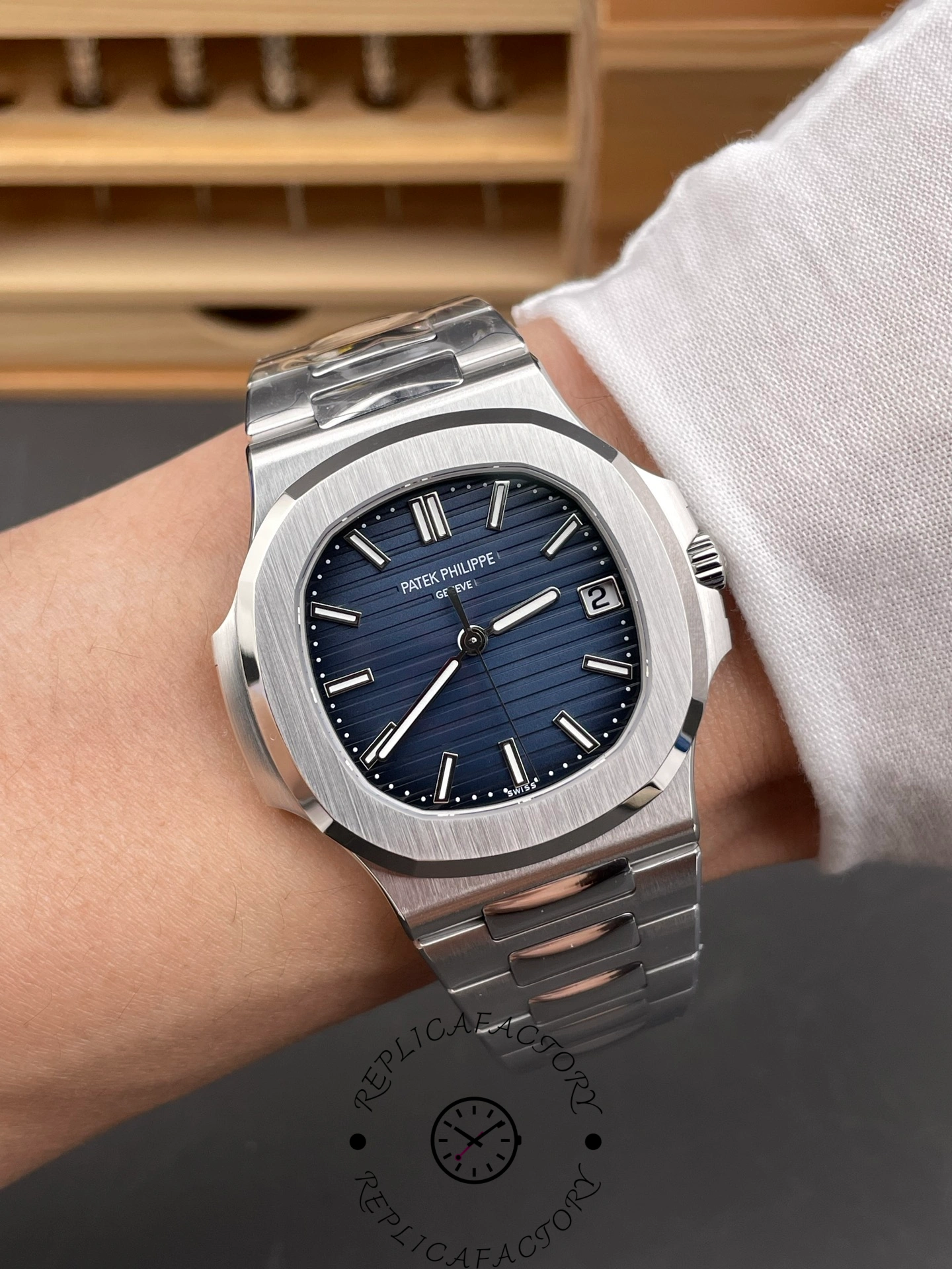 Patek Philippe Nautilus Self Winding Watch 5811 1G 001 Replica Watch - Replica Factory