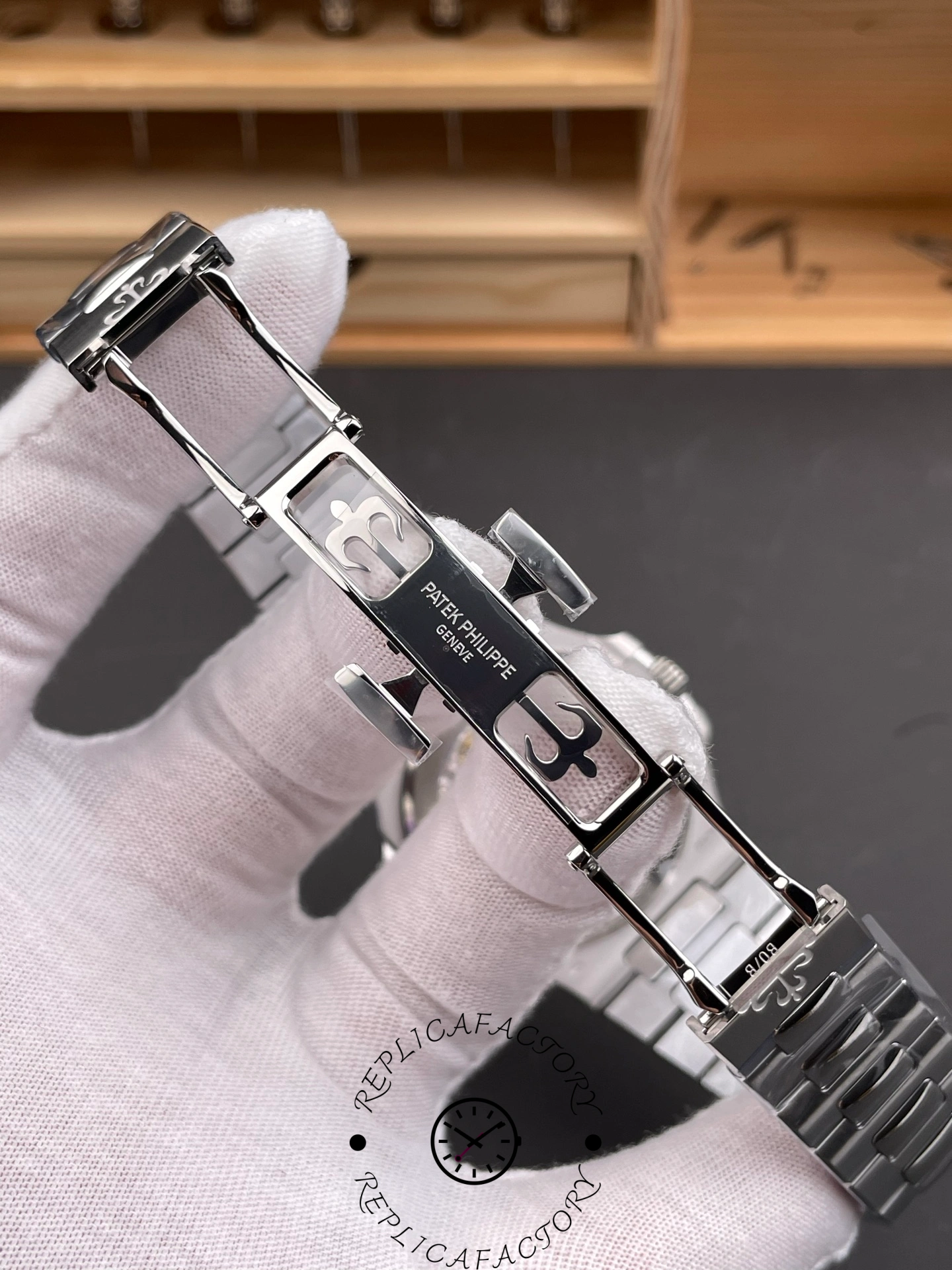 Patek Philippe Nautilus Self Winding Watch 5811 1G 001 Replica Watch - Replica Factory