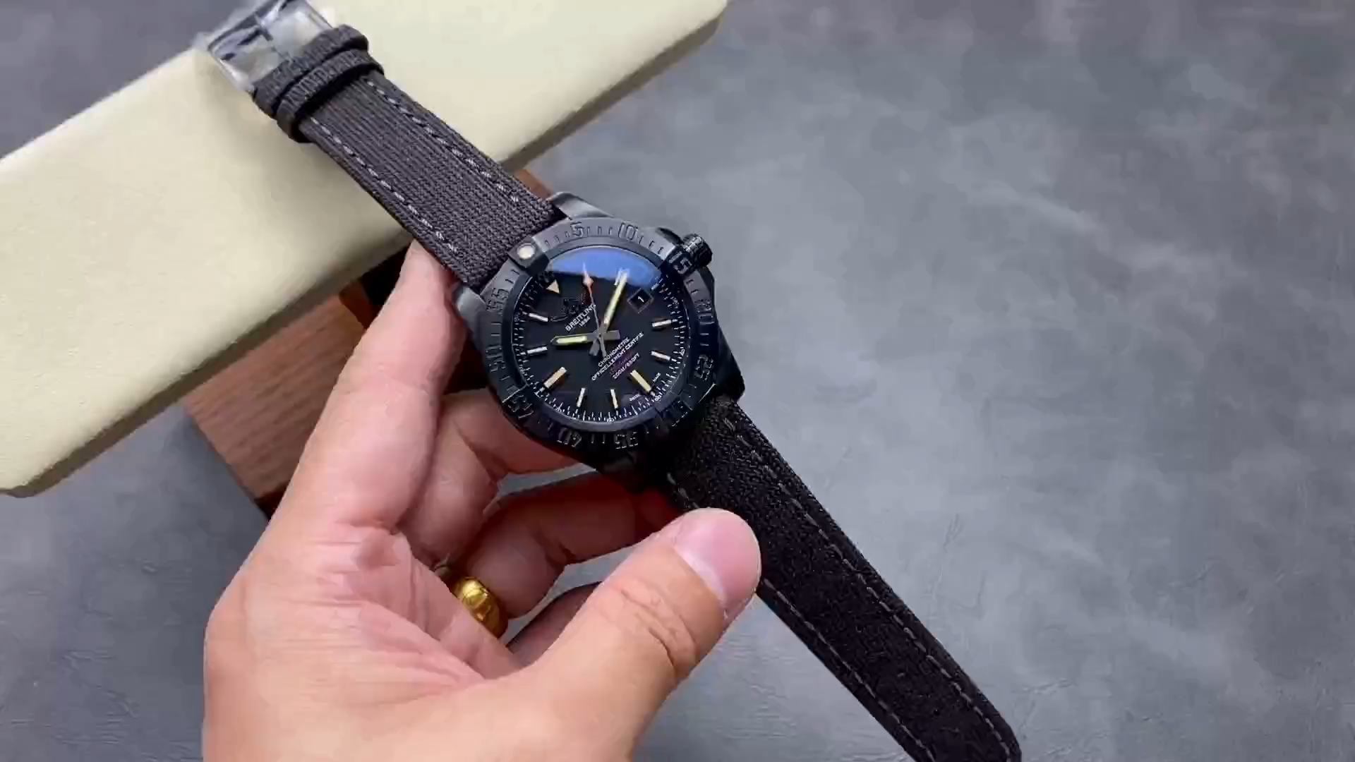 Breitling Avenger Blackbird 44 V17311101B1W1 Replica Black Dial Men's Watch