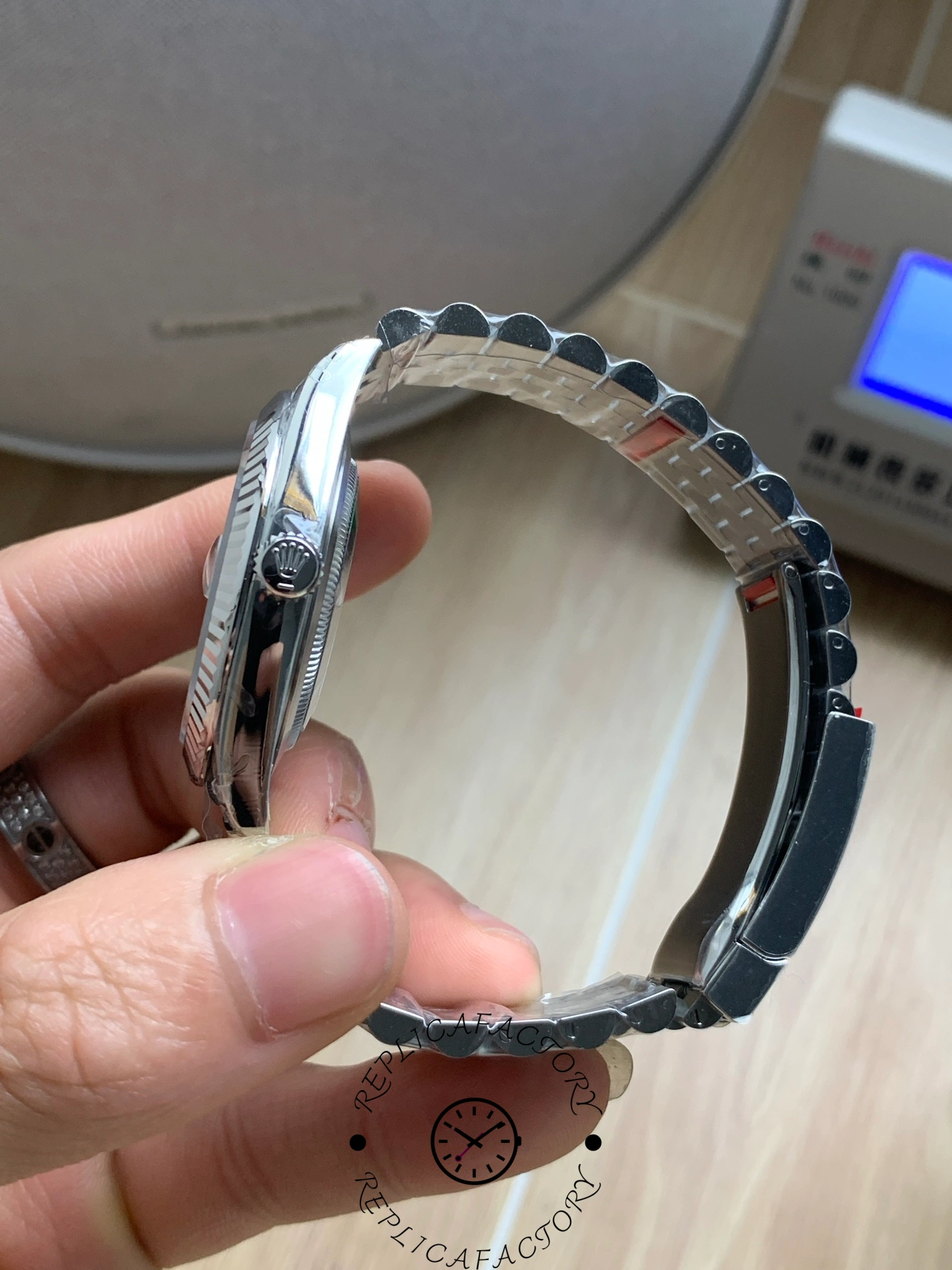 Side profile of the Rolex Datejust 126334-0028 showing the crown, case thickness and bracelet curve.