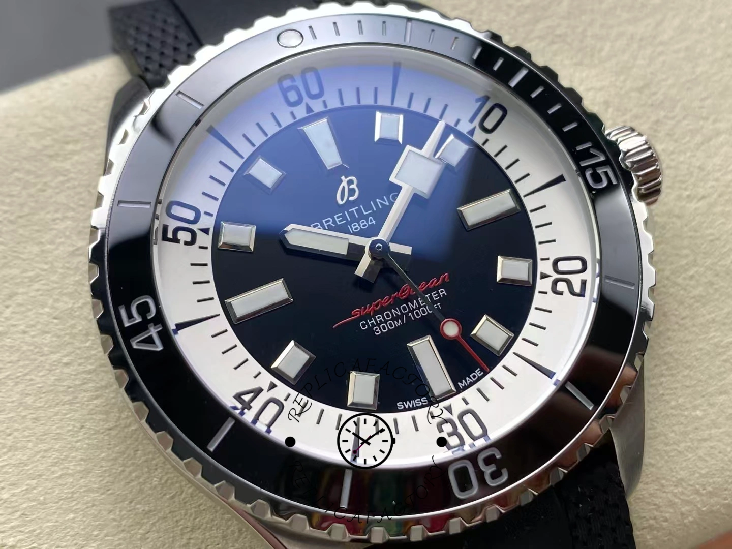 Breitling Superocean A17376211B1S1, dial and bezel close-up showing minute scale and markers.