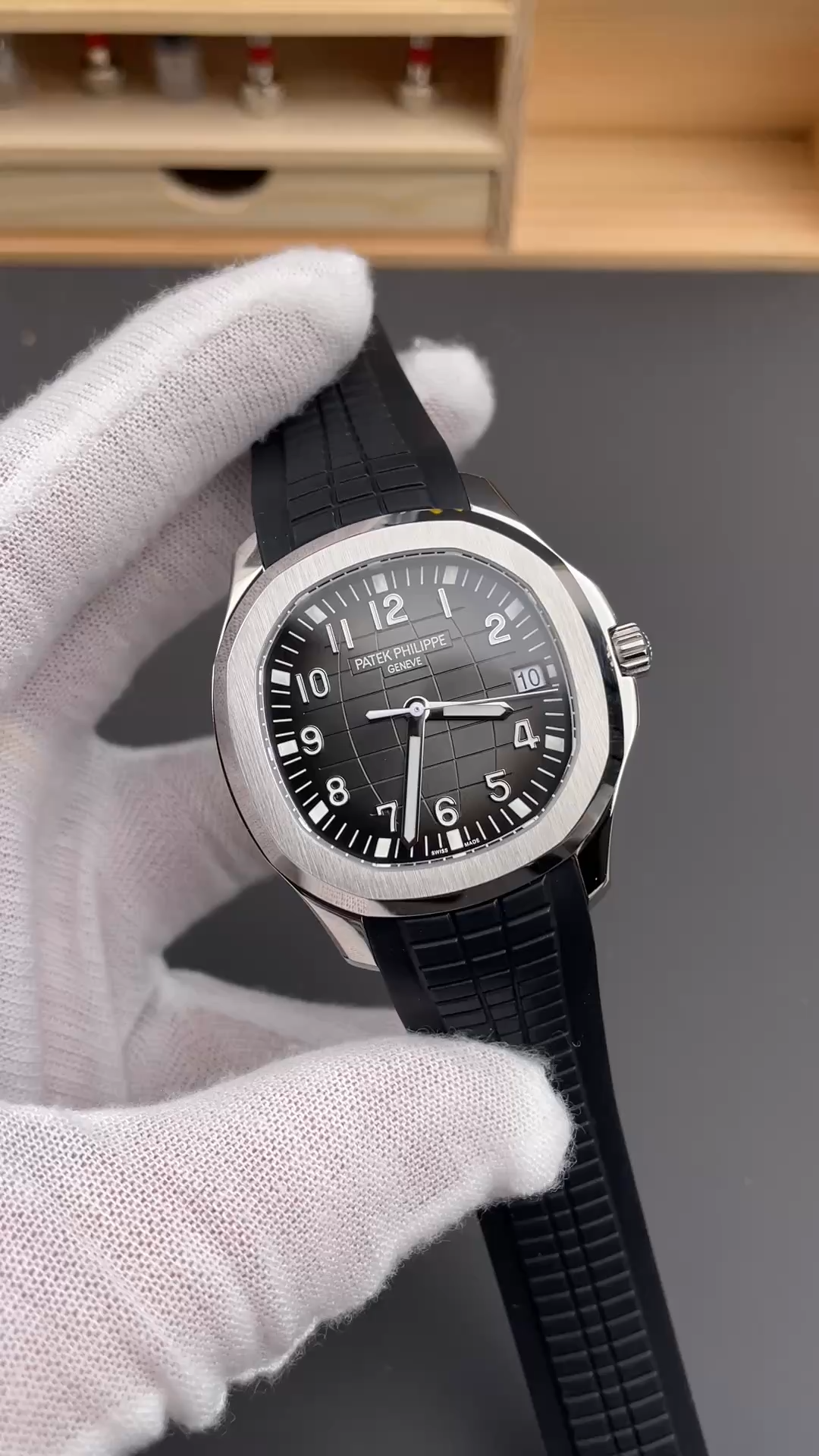 Video: hand-held Patek Philippe Aquanaut 5167A-001 showing case finish and black rubber strap. - Video