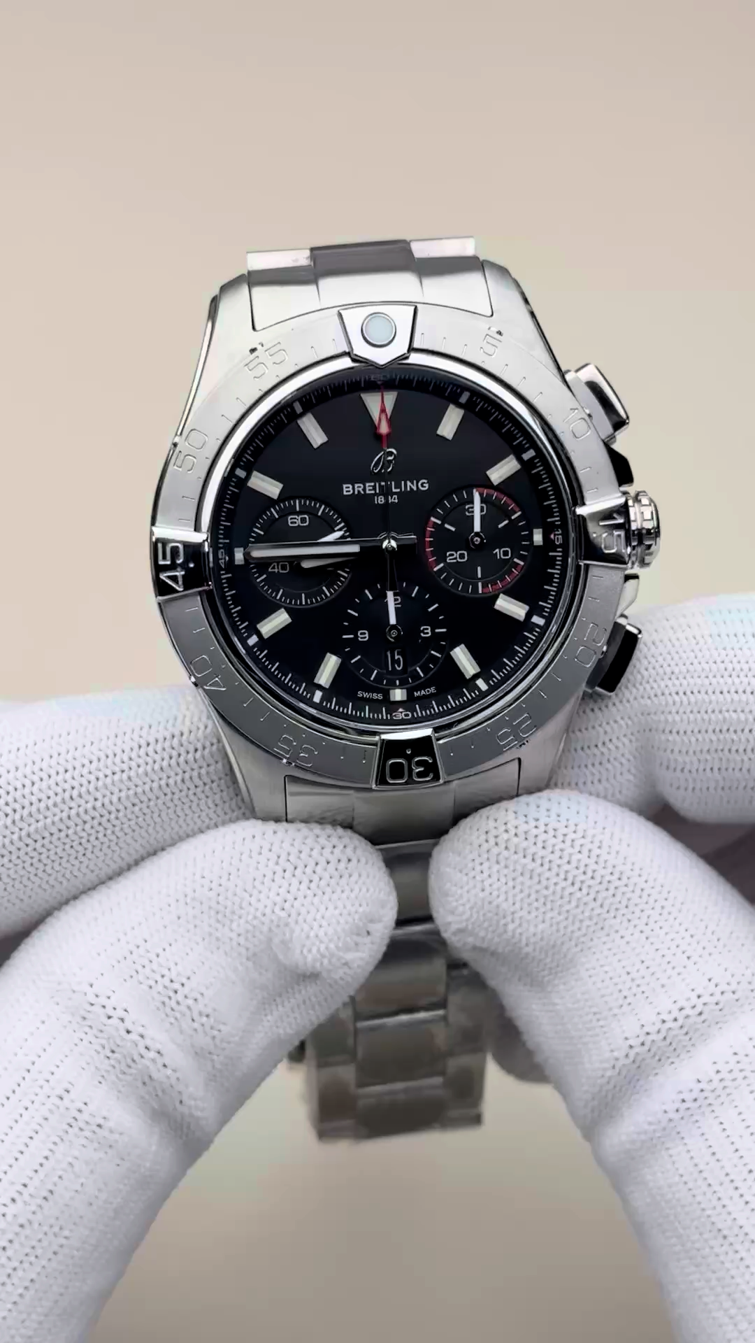 Video: hand-held Breitling Avenger B01 Chronograph AB0147101B1A1 showing bezel, crown, and pushers. - Video