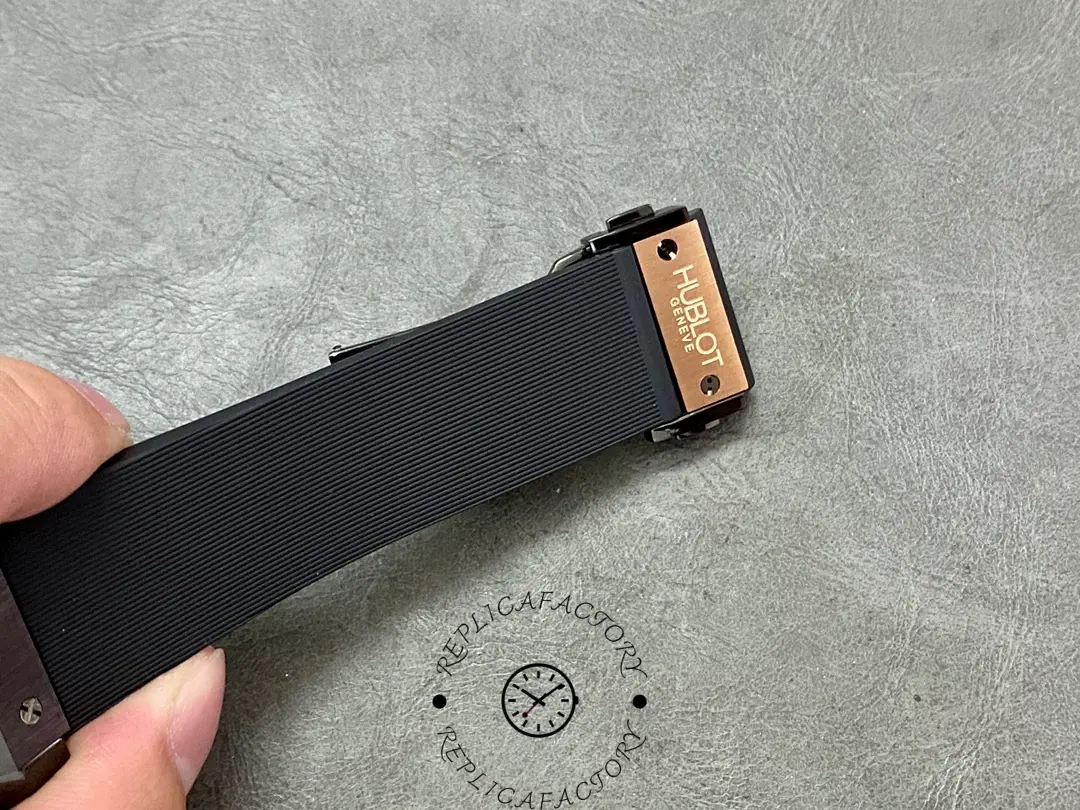 Strap buckle detail of Hublot Classic Fusion 521.CO.1781.RX showing rose gold-tone clasp on black strap.