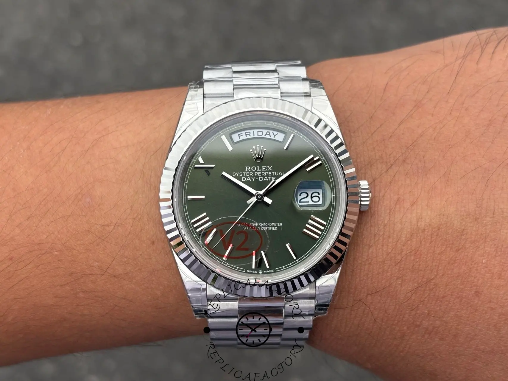 Rolex Day-Date 228239 Green Roman Dial Fluted Bezel 40mm Mens Replica Watch - Replica Factory