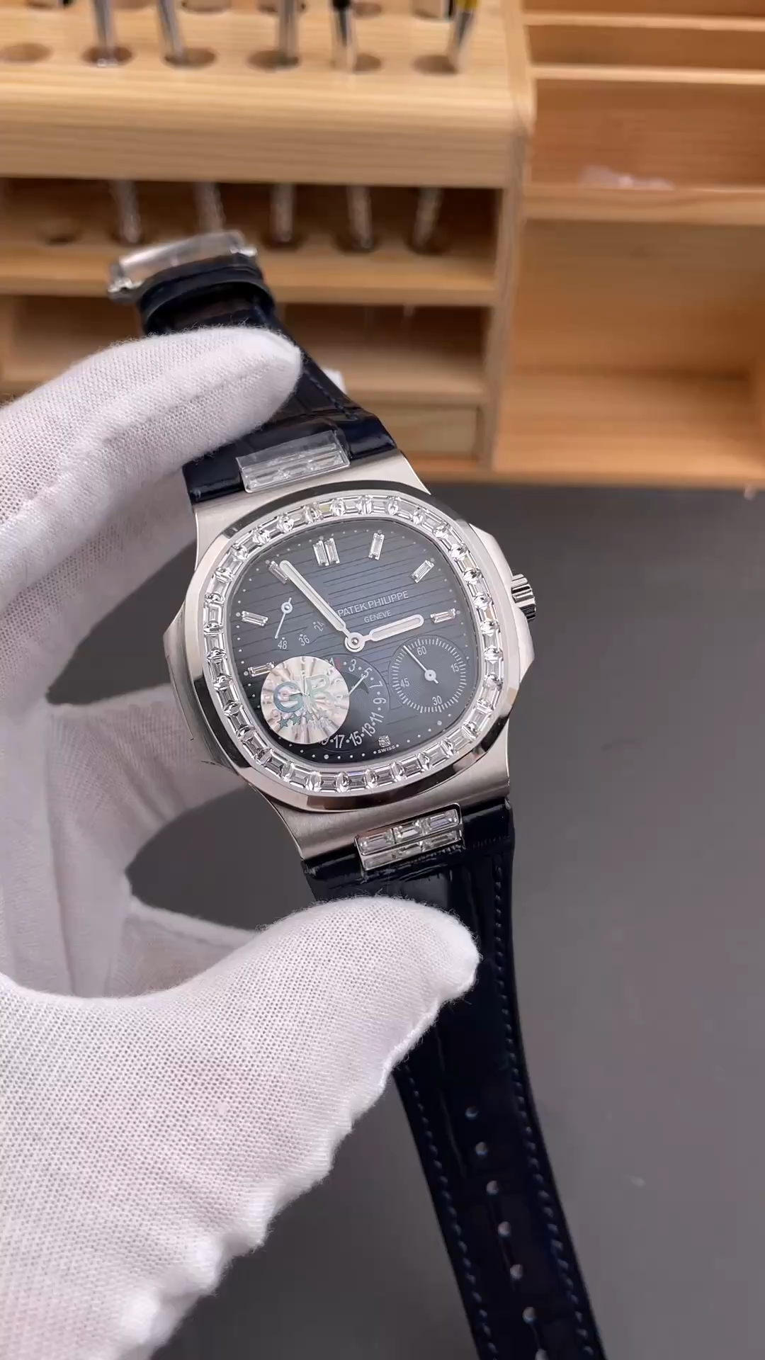 Video: hand-held Patek Philippe Nautilus 5724G-001 showing black dial shine and case finish. - Video