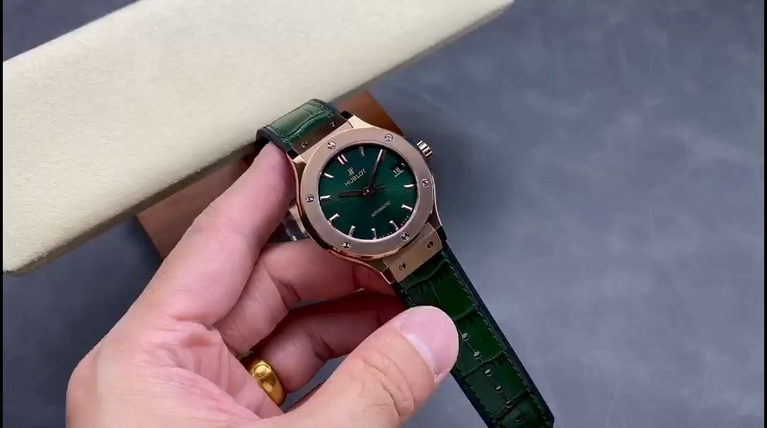 1:1 Clone Hublot Watch Classic Fusion King Gold Green 38mm
