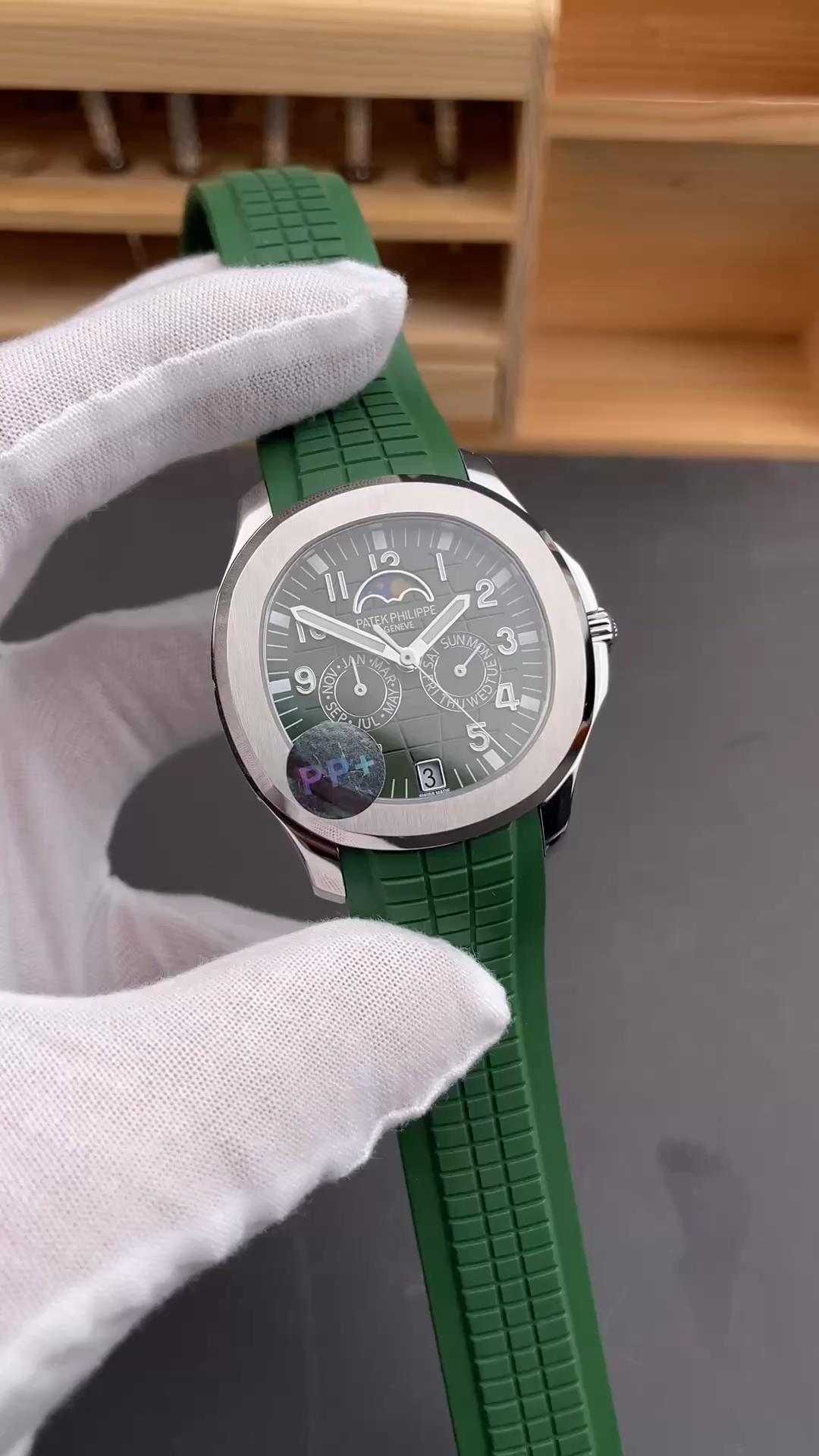 Patek Philippe Aquanaut 5261R Replica Green Dial Annual Calendar - Replica Factory