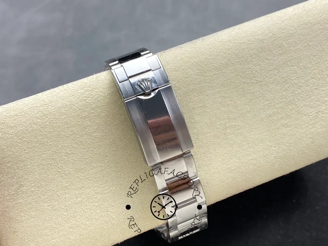 Oyster clasp detail of Rolex Platinum Daytona 126506 on bracelet, close-up view.