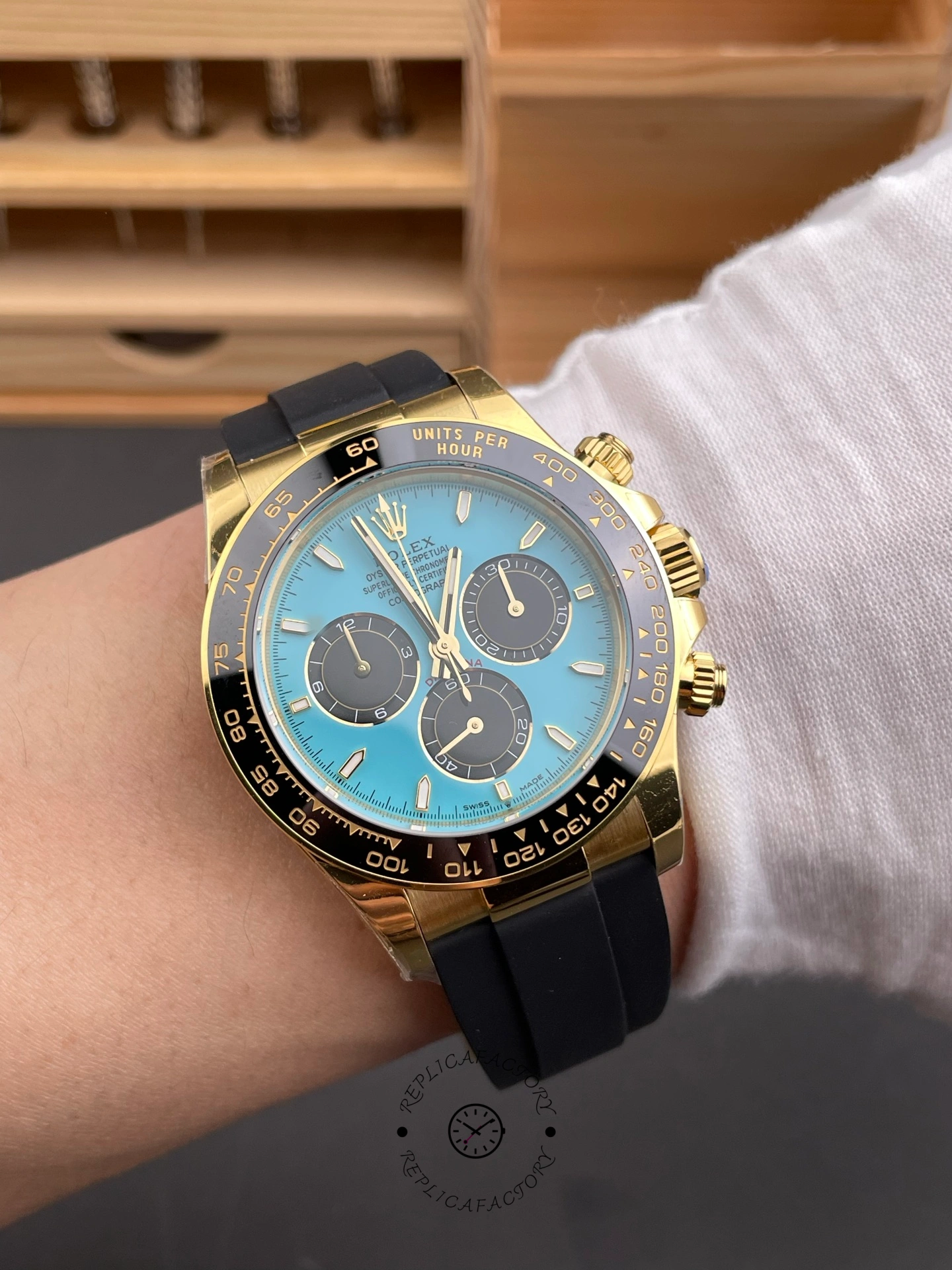 Rolex Daytona 126518LN 0014, wrist shot showing fit on black Oysterflex strap.