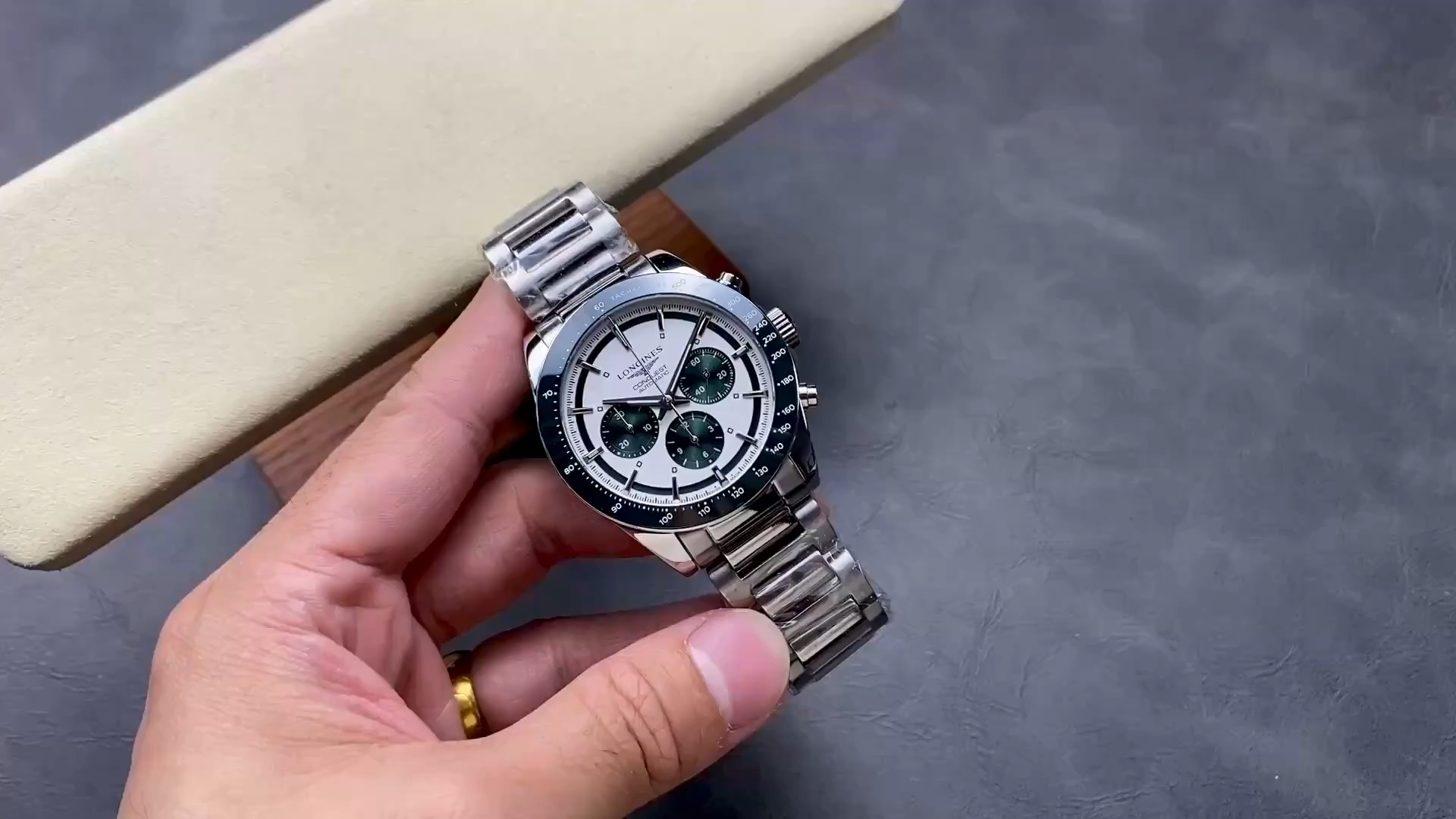 Longines Conquest L3.835.4.02.6 Chrono Steel 42mm Silver-Green Dial Replica - Video