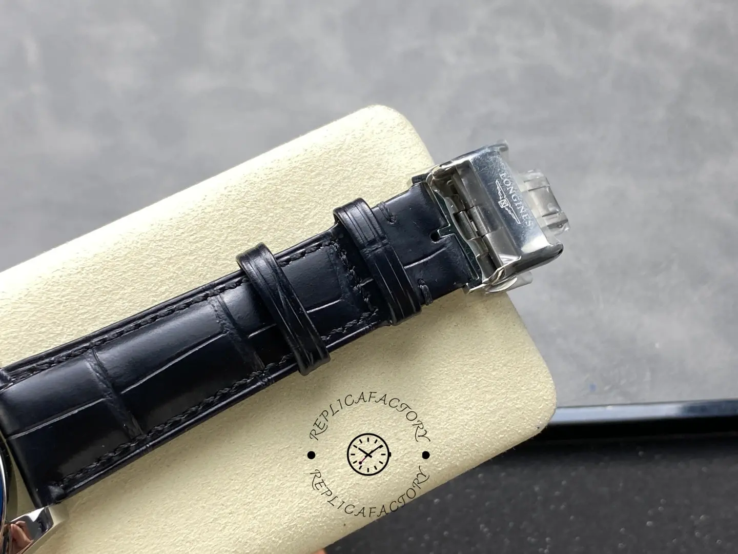 Close-up of Longines Conquest L3.835.4.91.2 stainless steel clasp with engraved Longines logo.