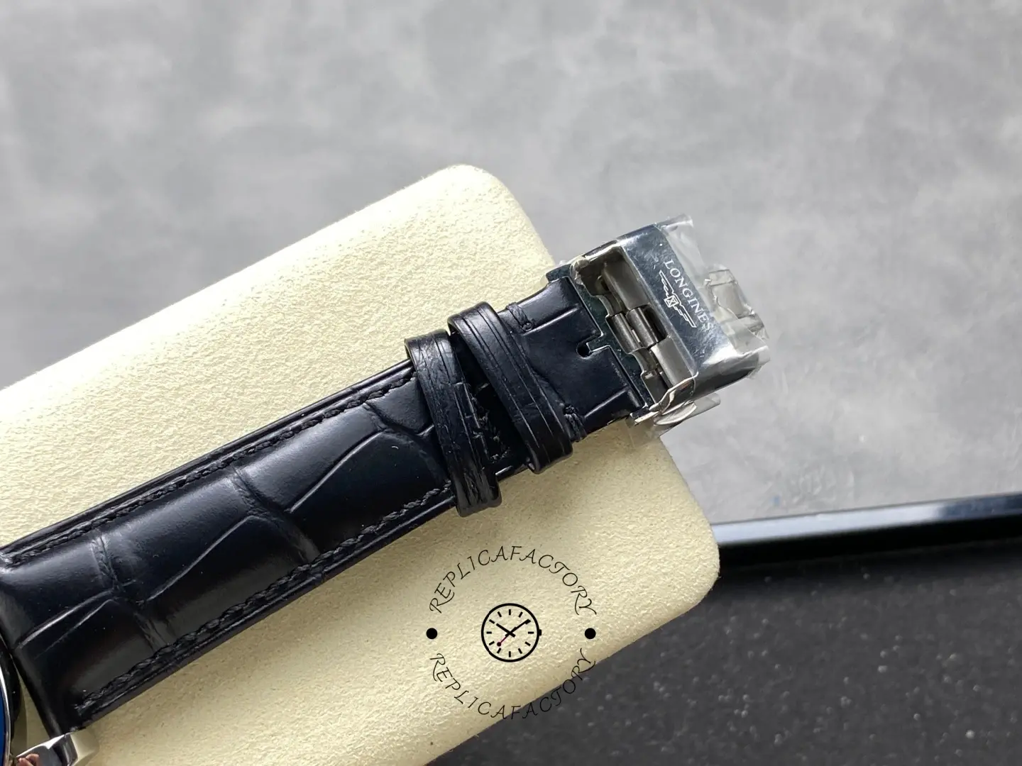 Buckle close-up of the Longines Conquest L3.835.4.92.6 showing engraved Longines logo.