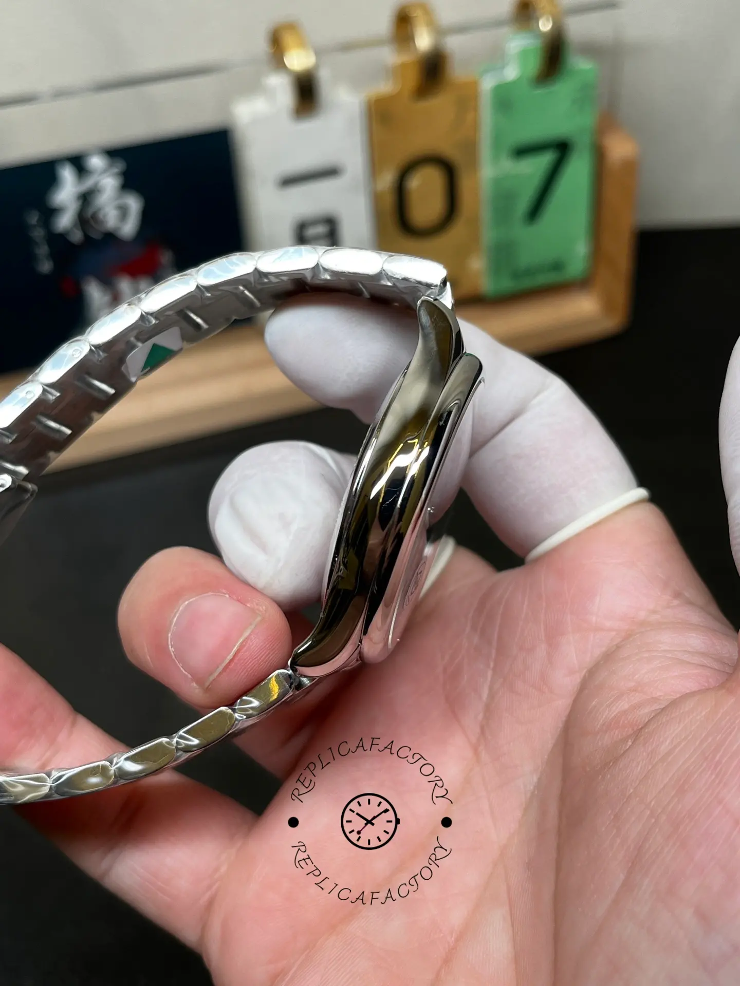 Longines Master Collection L2.919.4.51.6, case profile view showing curved lugs and slim side.