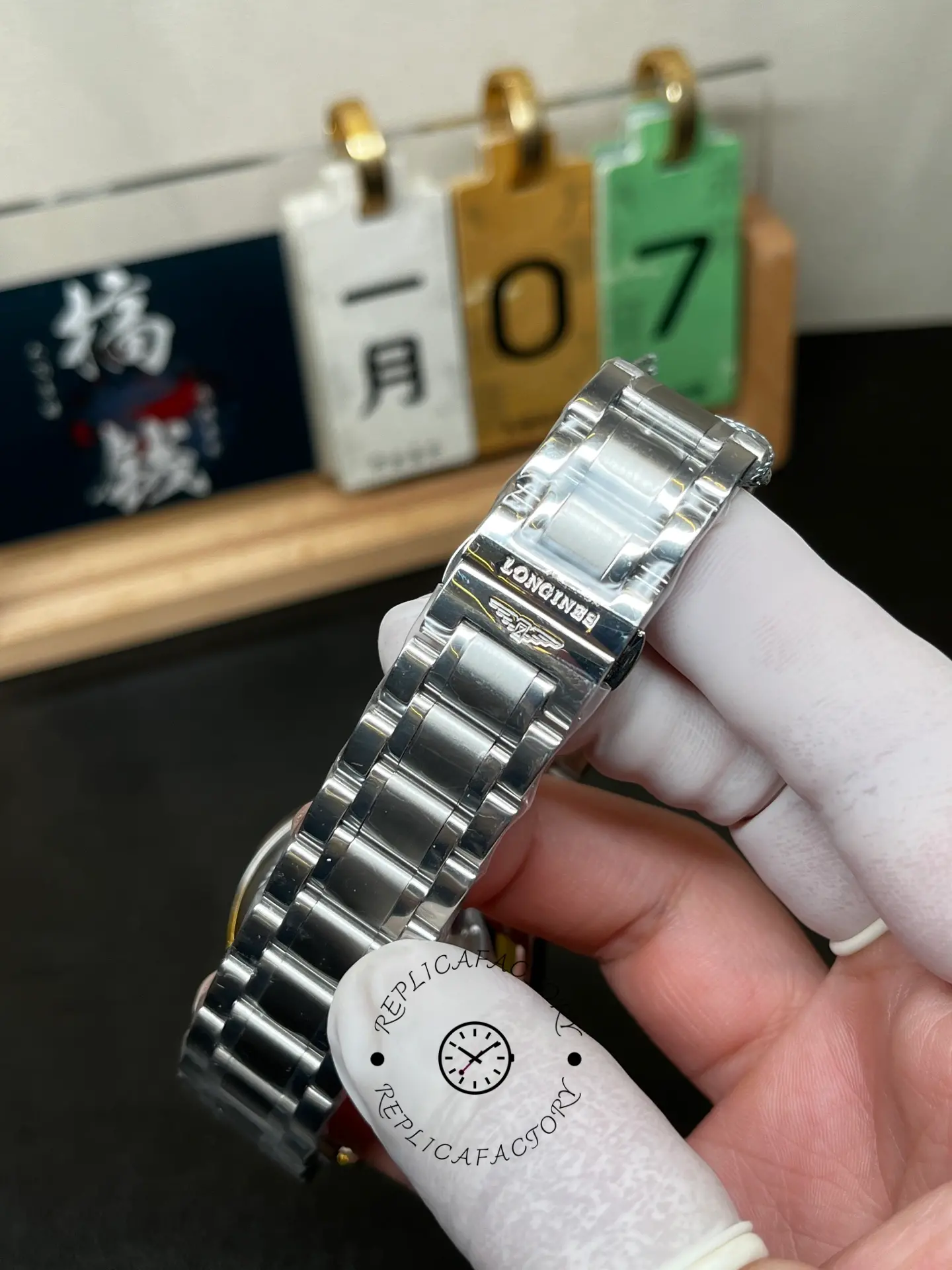 Longines Master Collection L2.919.4.51.6, bracelet clasp close-up with Longines engraving.