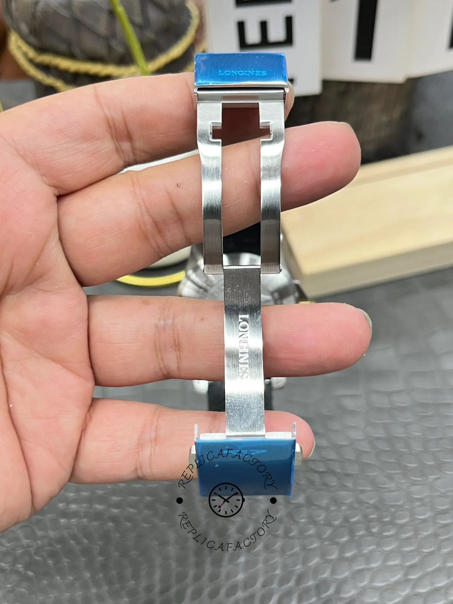Deployment clasp of Longines HydroConquest L3.781.3.56.9, showing inner engraving.