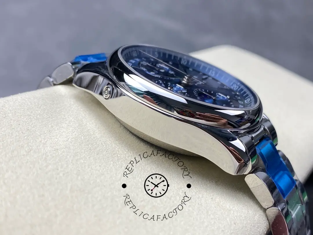 Case profile of Longines L2.673.4.92.6 showing polished flank and bezel edge.