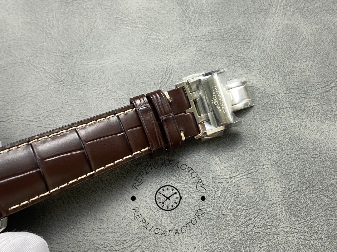 Clasp close-up of Longines L2.909.4.77.3 with engraved Longines logo.