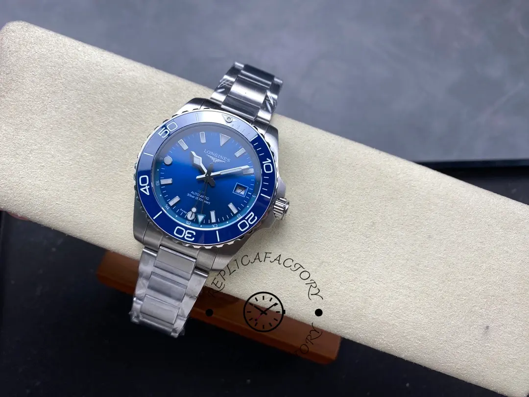 Full watch shot of Longines HydroConquest GMT L3.790.4.96.6, blue dial with steel bracelet.