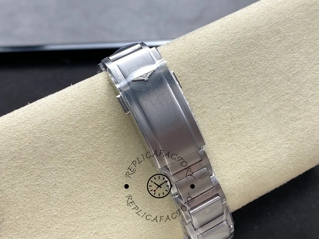 Bracelet clasp view of Longines HydroConquest GMT L3.790.4.06.6 showing engraved Longines logo.