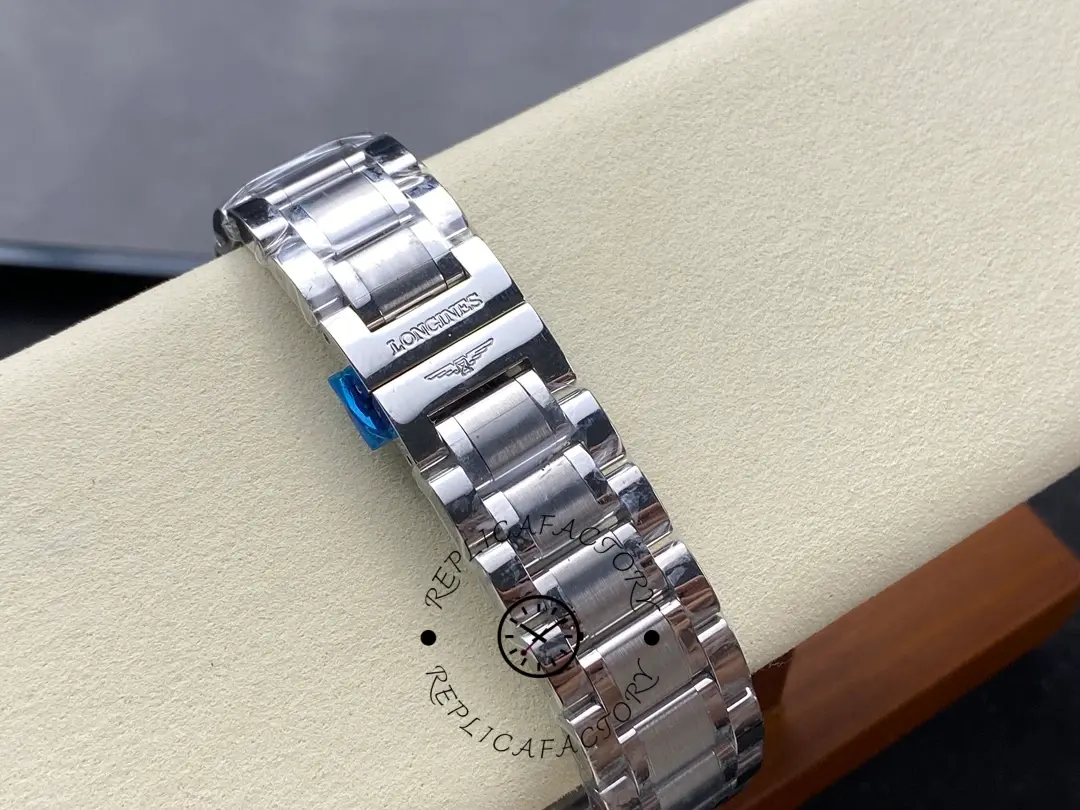 Bracelet clasp view of Longines Master Collection L2.673.4.78.6 showing Longines engraving.