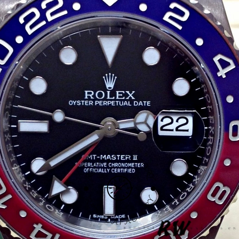 Rolex GMT-Master II 116719BLRO dial macro with date at 3 o'clock, Pepsi bezel close-up.
