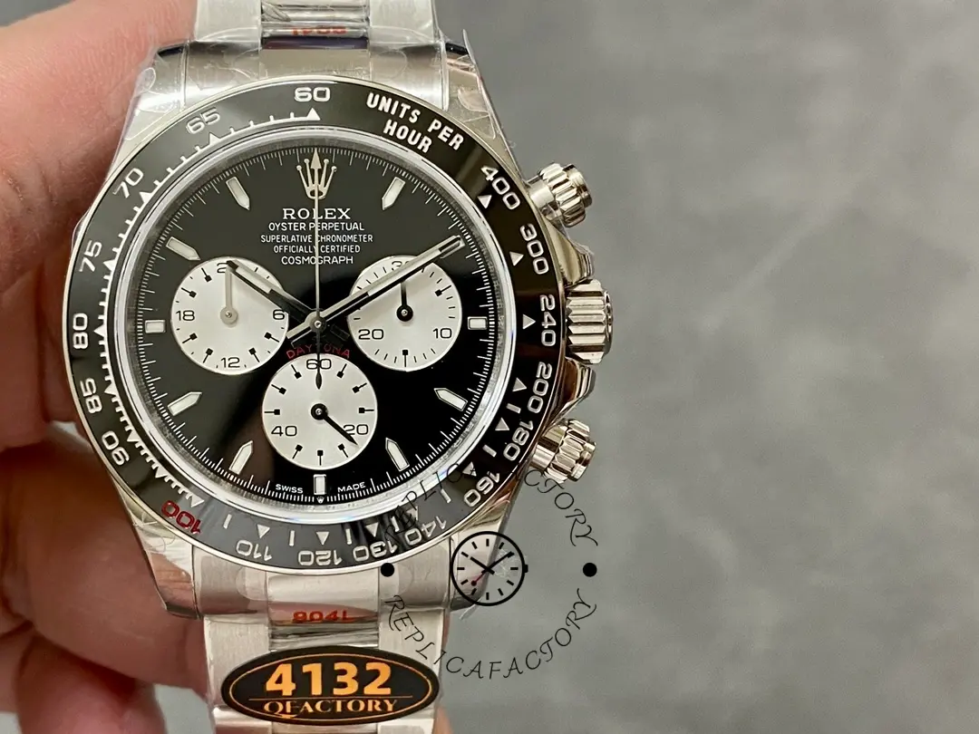 Close front view of the Rolex Daytona 126529LN 40MM showing dial contrast and bezel.
