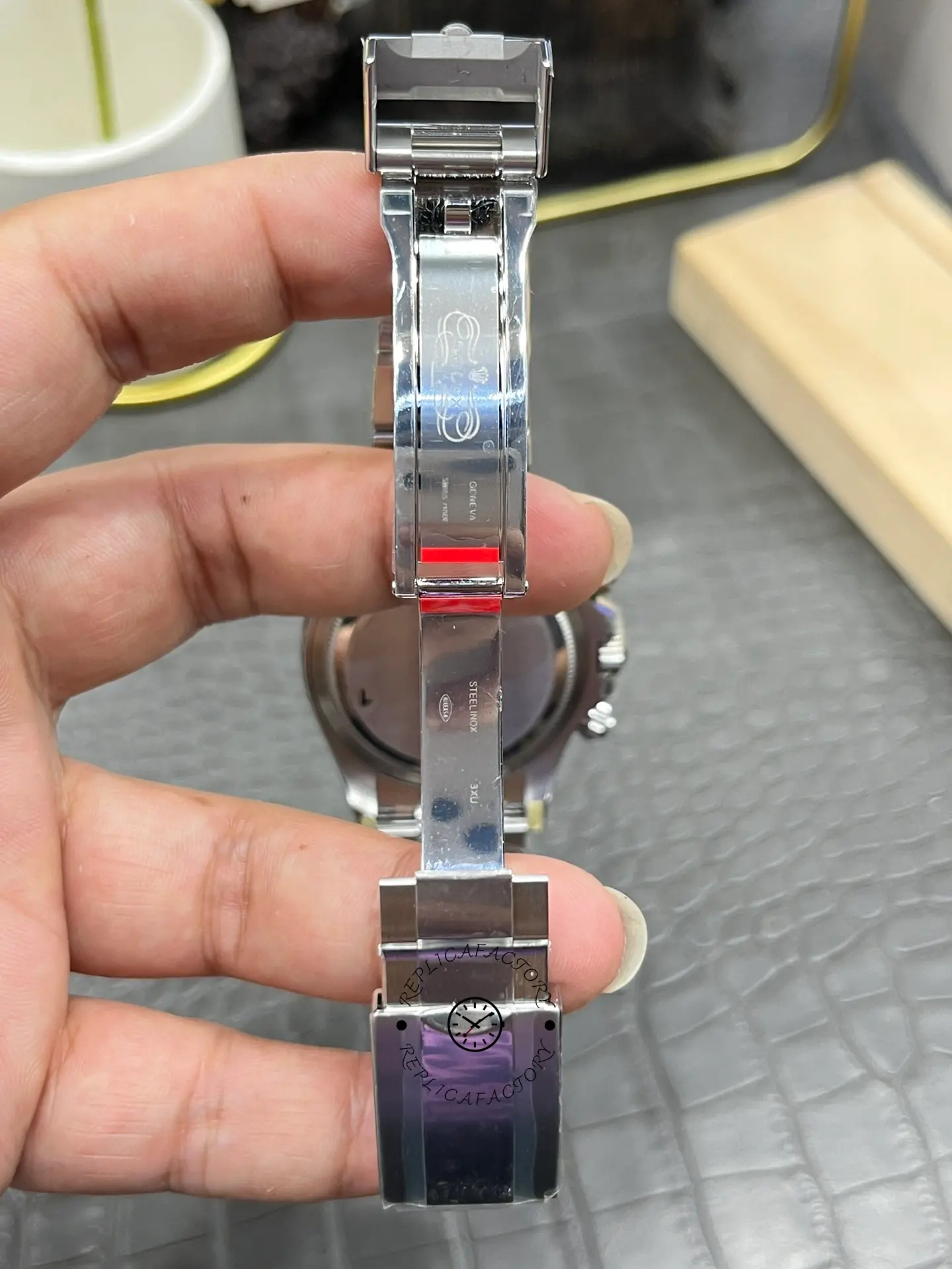Rolex Daytona M126500LN-0001 bracelet underside view, clasp area and link finish detail.