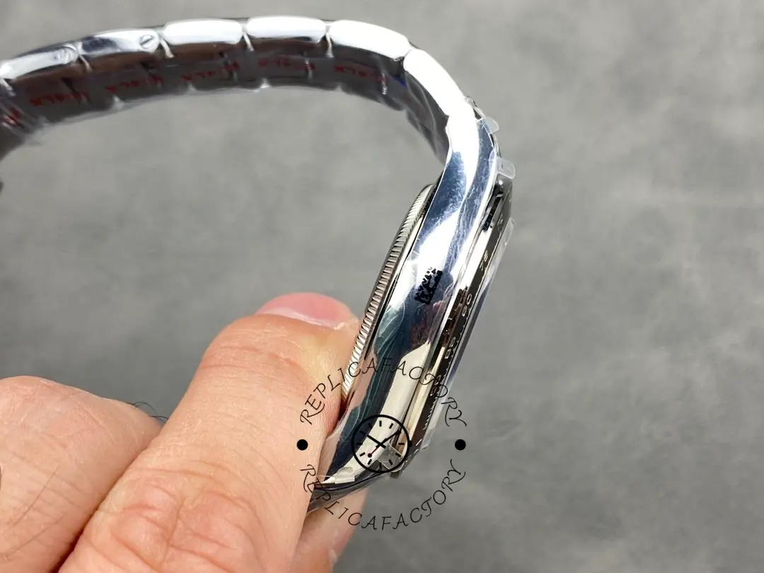 Side profile of the Rolex Daytona 126529LN 40MM showing polished case curve and thickness.